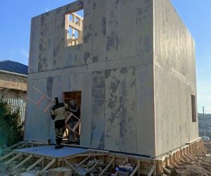 Завершён монтаж коробки двухэтажного дома из СИП панелей в г. Севастополь на мысе Фиолент.